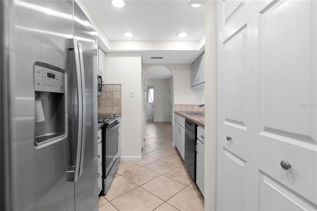 For Sale: $210,000 (2 beds, 1 baths, 1056 Square Feet)
