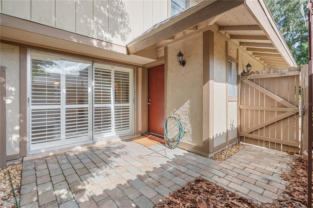 For Sale: $210,000 (2 beds, 1 baths, 1056 Square Feet)