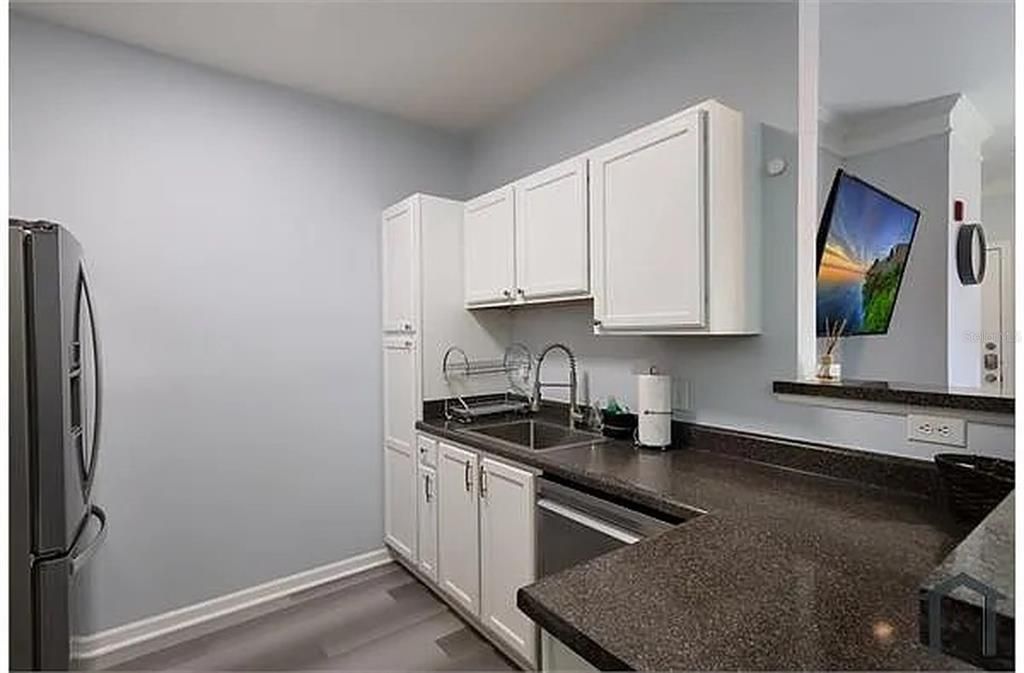 For Rent: $1,900 (2 beds, 2 baths, 1132 Square Feet)