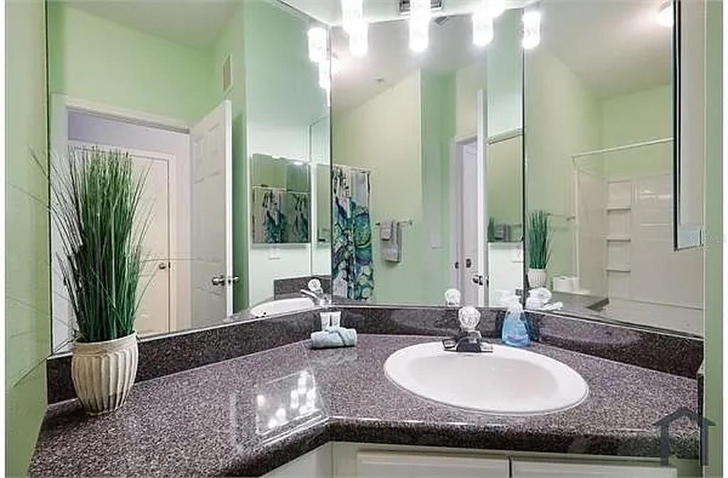 For Rent: $1,900 (2 beds, 2 baths, 1132 Square Feet)