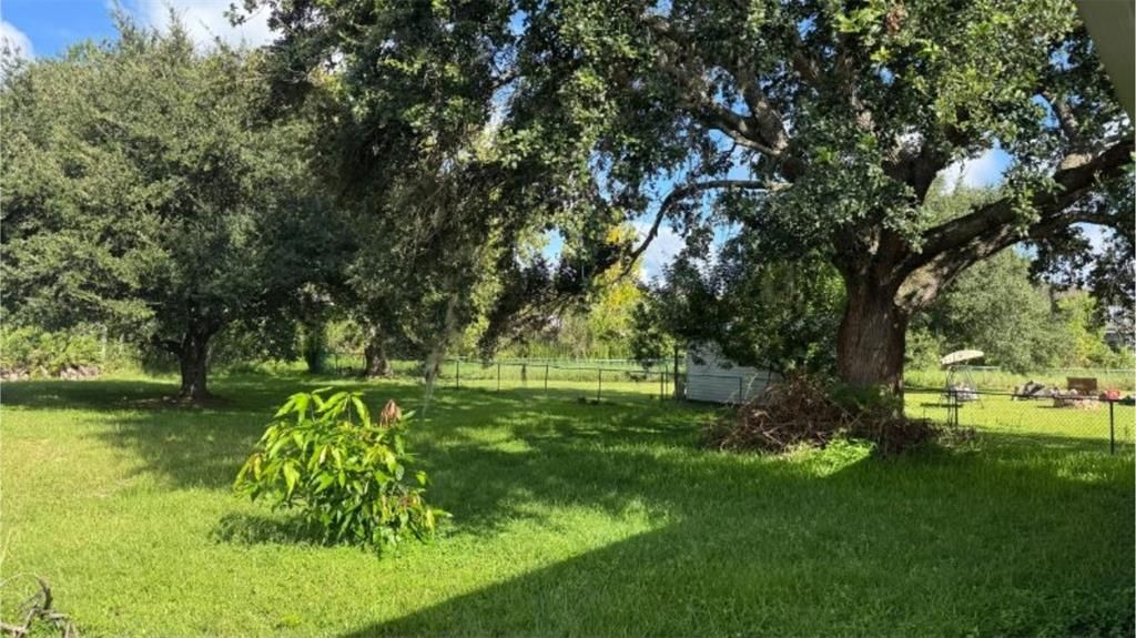 For Rent: $2,100 (4 beds, 2 baths, 1890 Square Feet)
