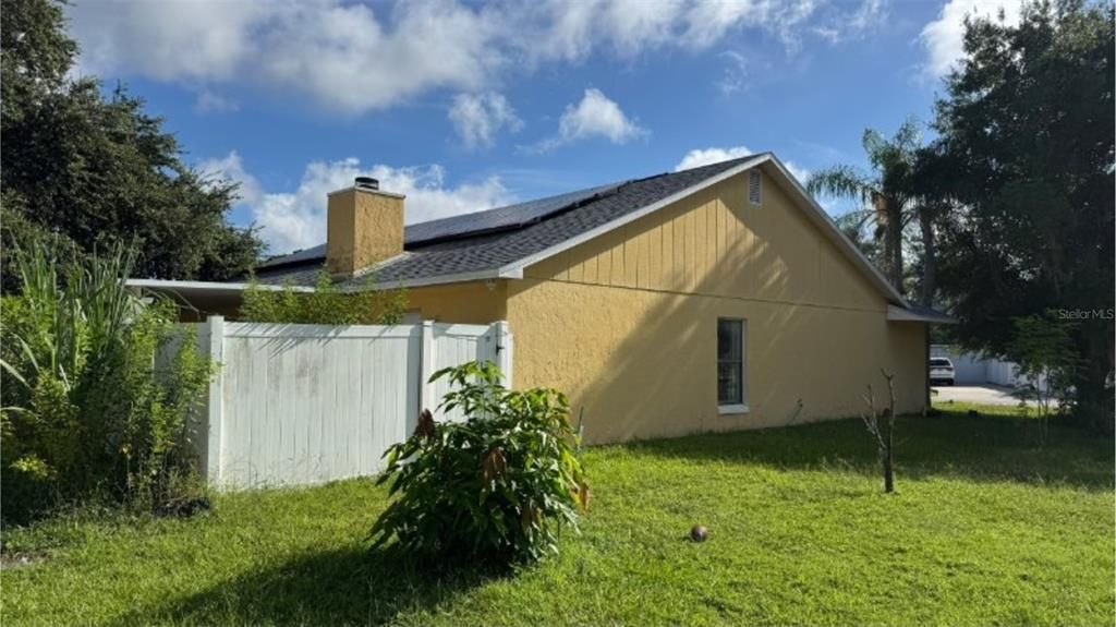For Rent: $2,100 (4 beds, 2 baths, 1890 Square Feet)