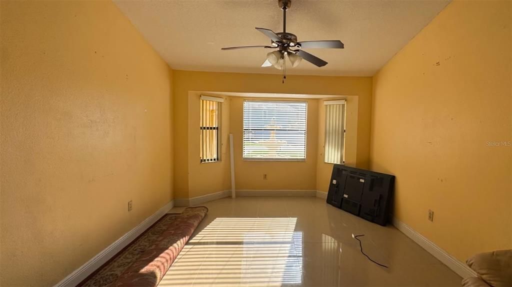 For Rent: $2,100 (4 beds, 2 baths, 1890 Square Feet)