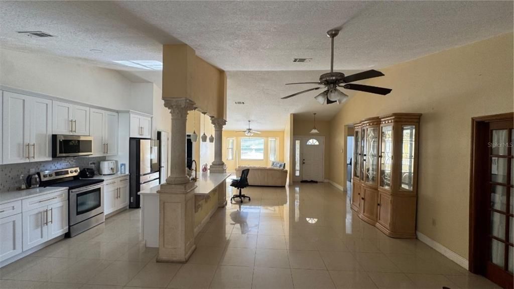 For Rent: $2,100 (4 beds, 2 baths, 1890 Square Feet)