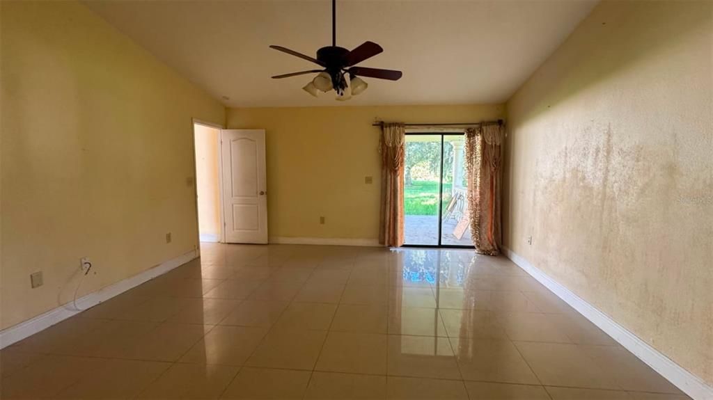For Rent: $2,100 (4 beds, 2 baths, 1890 Square Feet)