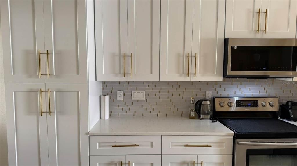For Rent: $2,100 (4 beds, 2 baths, 1890 Square Feet)