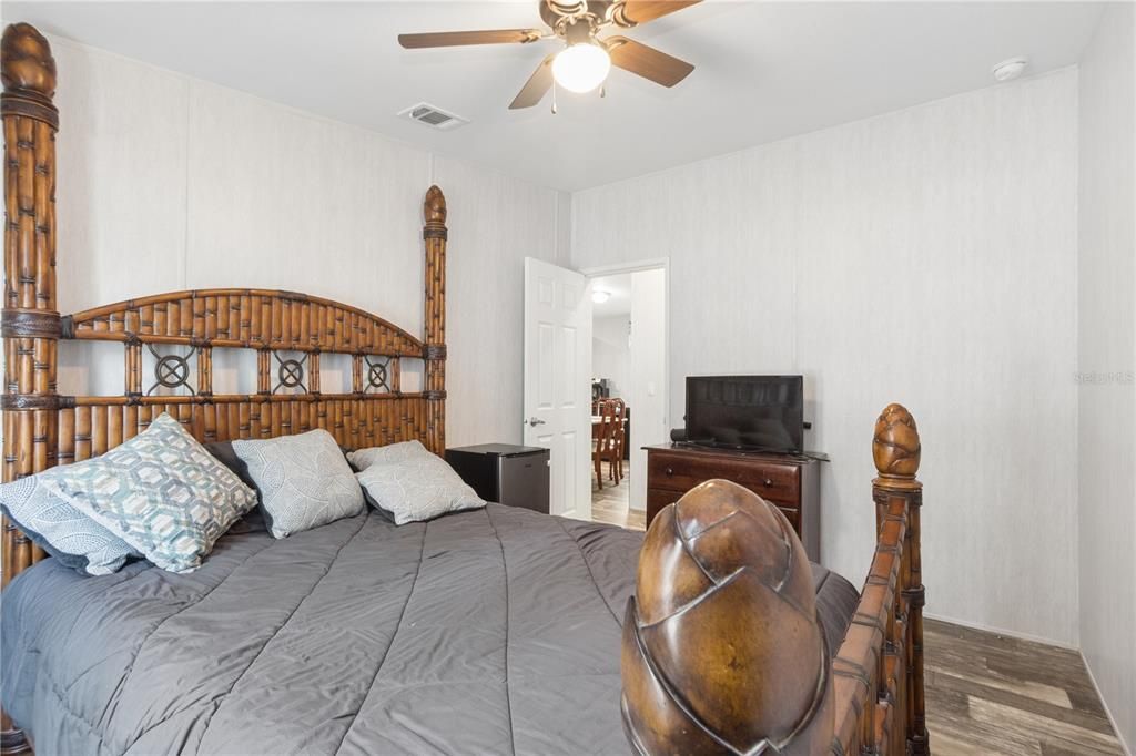 For Sale: $295,000 (3 beds, 2 baths, 1269 Square Feet)