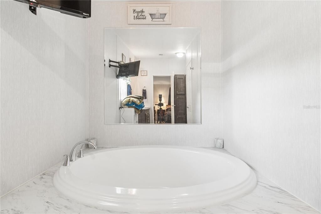 For Sale: $295,000 (3 beds, 2 baths, 1269 Square Feet)