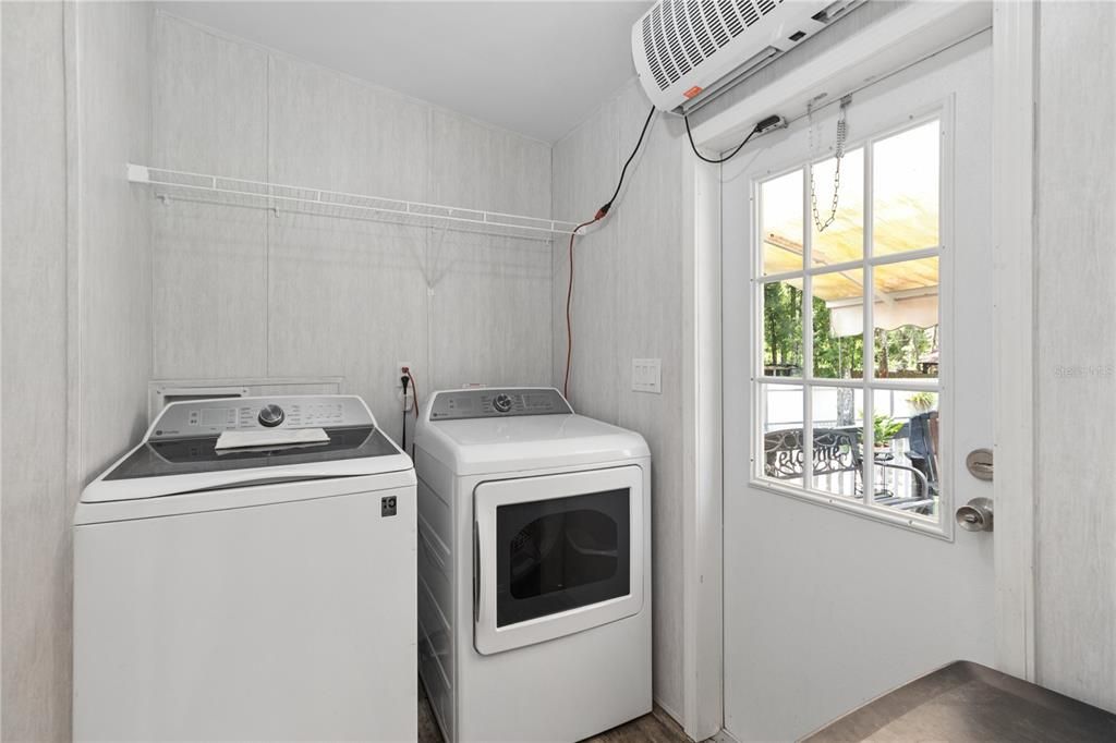 For Sale: $295,000 (3 beds, 2 baths, 1269 Square Feet)