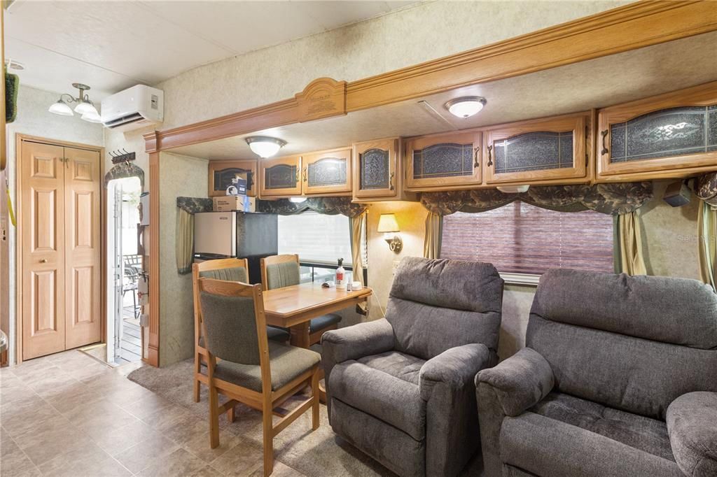 For Sale: $295,000 (3 beds, 2 baths, 1269 Square Feet)
