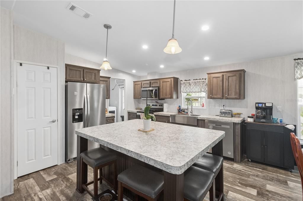 For Sale: $295,000 (3 beds, 2 baths, 1269 Square Feet)