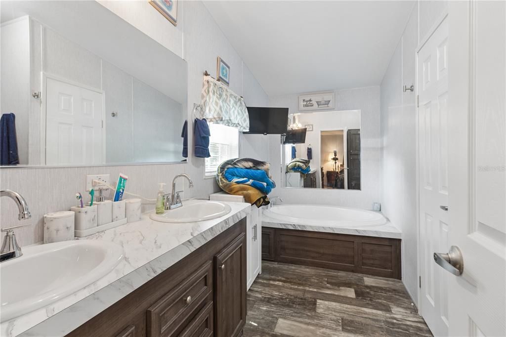 For Sale: $295,000 (3 beds, 2 baths, 1269 Square Feet)