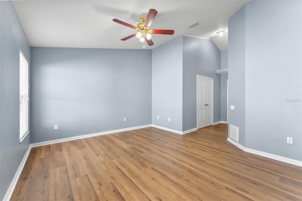 For Sale: $390,000 (4 beds, 2 baths, 1956 Square Feet)