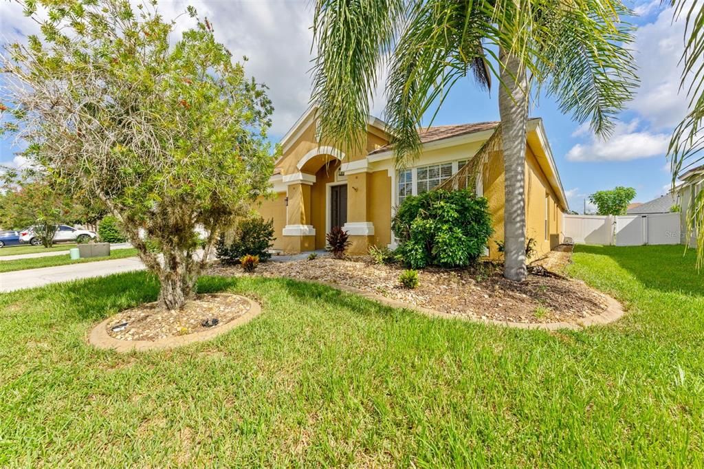 For Sale: $390,000 (4 beds, 2 baths, 1956 Square Feet)