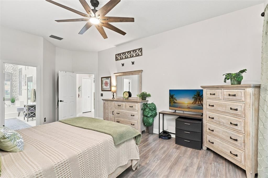 For Sale: $499,000 (3 beds, 2 baths, 1982 Square Feet)