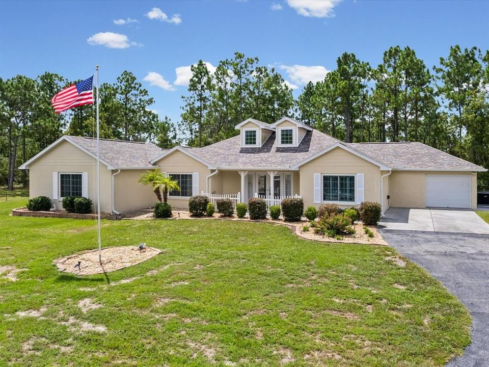 En Venta: $645,000 (3 camas, 3 baños, 2450 Pies cuadrados)
