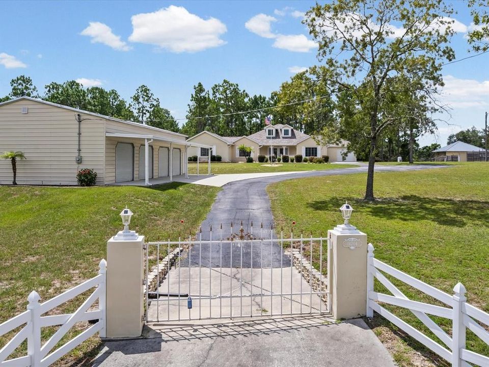 En Venta: $645,000 (3 camas, 3 baños, 2450 Pies cuadrados)