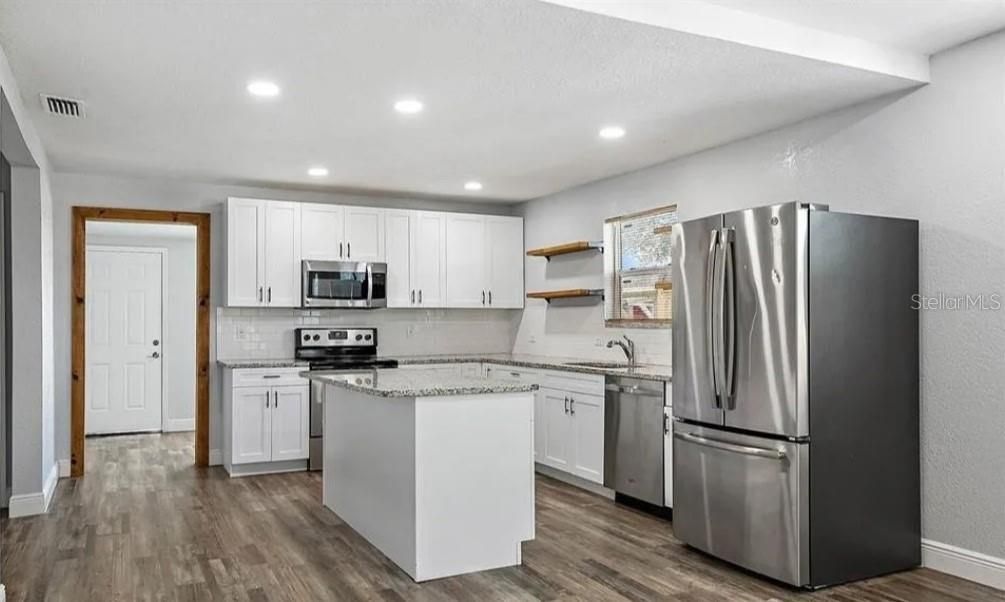 For Rent: $2,995 (1 beds, 1 baths, 432 Square Feet)