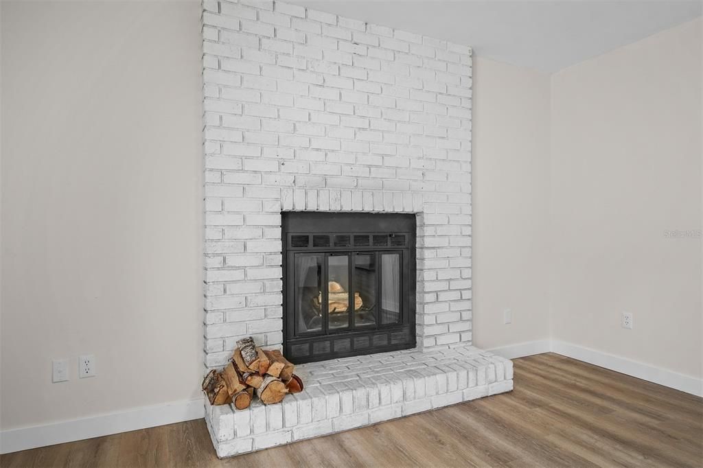 For Sale: $369,900 (3 beds, 2 baths, 1432 Square Feet)