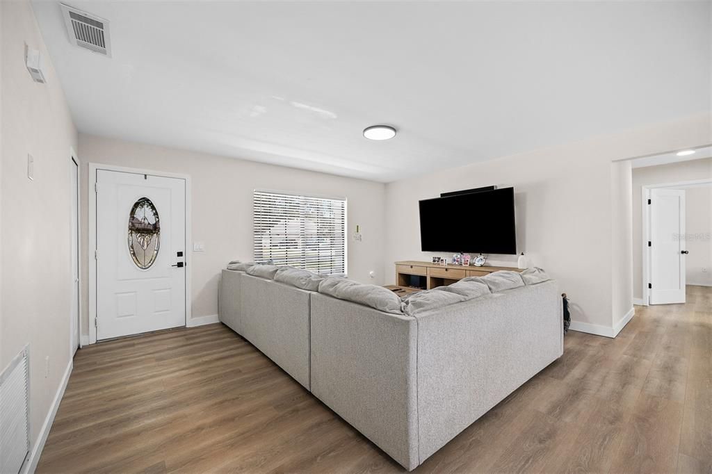 For Sale: $369,900 (3 beds, 2 baths, 1432 Square Feet)