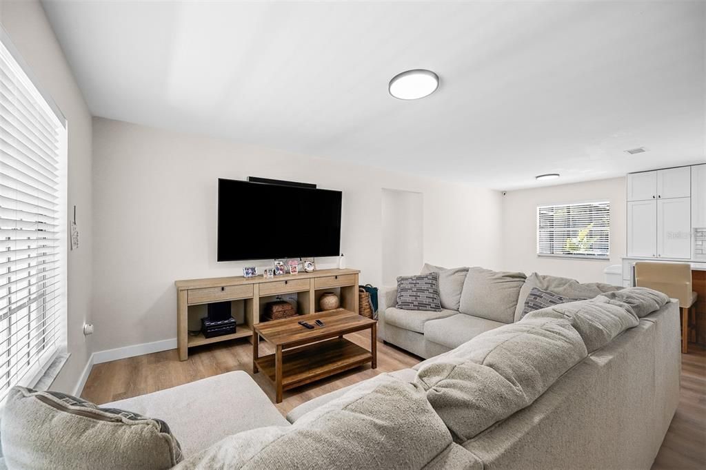 For Sale: $369,900 (3 beds, 2 baths, 1432 Square Feet)