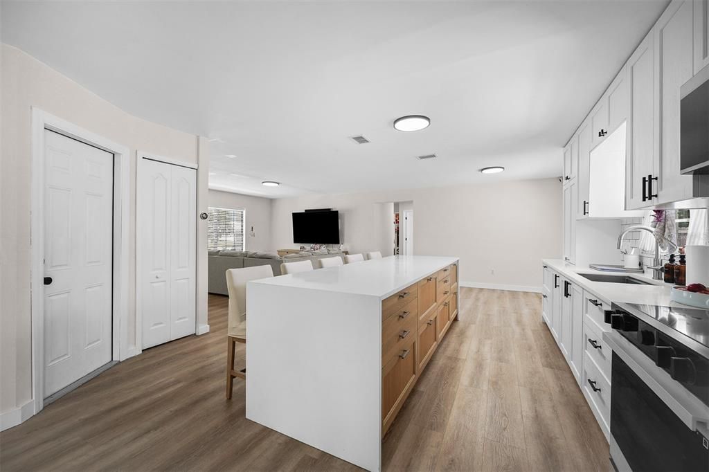 For Sale: $369,900 (3 beds, 2 baths, 1432 Square Feet)