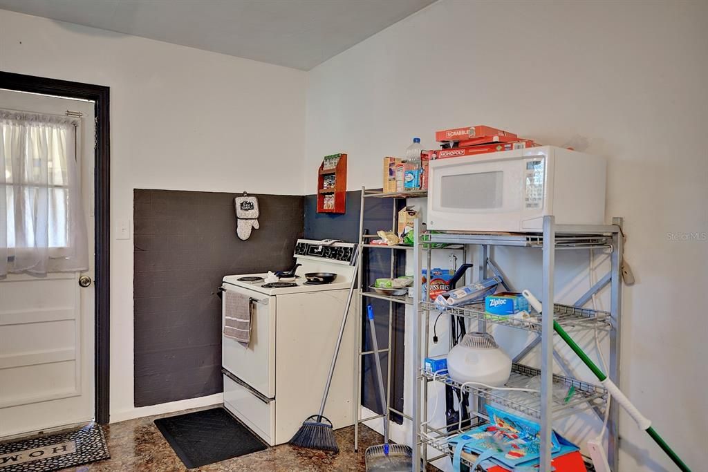На продажу: $265,000 (8 спален, 5 ванн, 3970 Квадратных фут)
