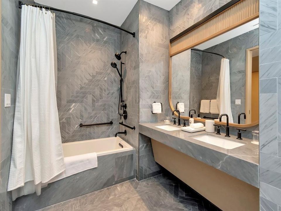 For Sale: $3,200,000 (3 beds, 3 baths, 2937 Square Feet)