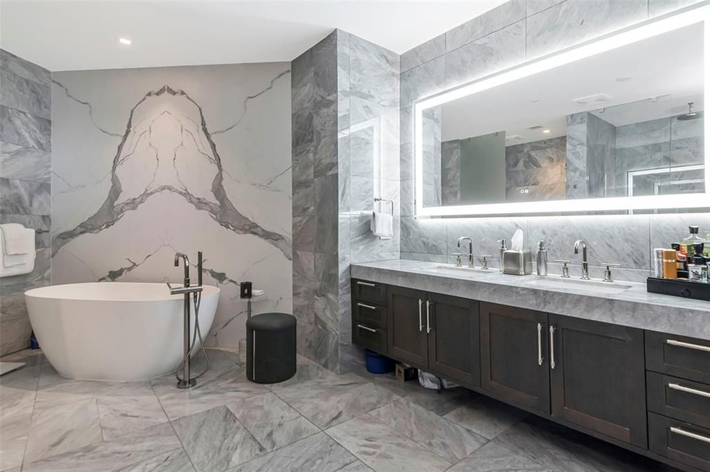 For Sale: $3,200,000 (3 beds, 3 baths, 2937 Square Feet)