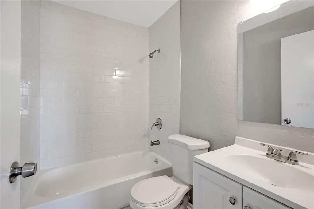 For Sale: $249,900 (2 beds, 2 baths, 900 Square Feet)