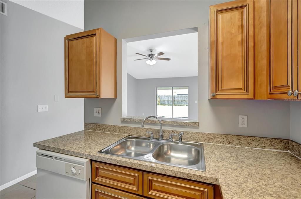 For Sale: $249,900 (2 beds, 2 baths, 900 Square Feet)