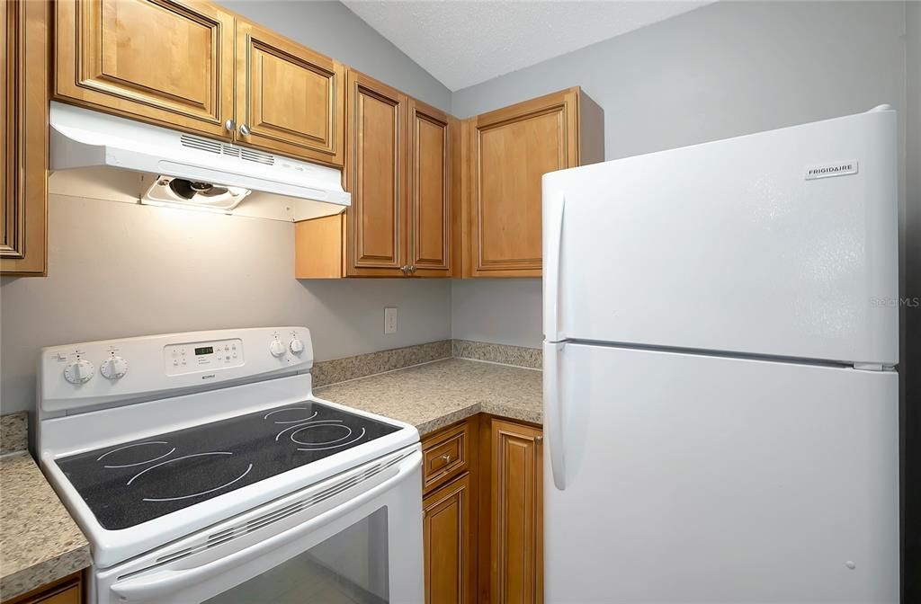 For Sale: $249,900 (2 beds, 2 baths, 900 Square Feet)