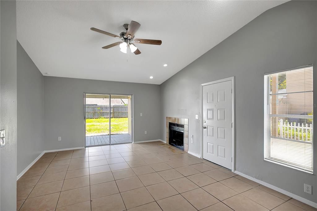 For Sale: $249,900 (2 beds, 2 baths, 900 Square Feet)