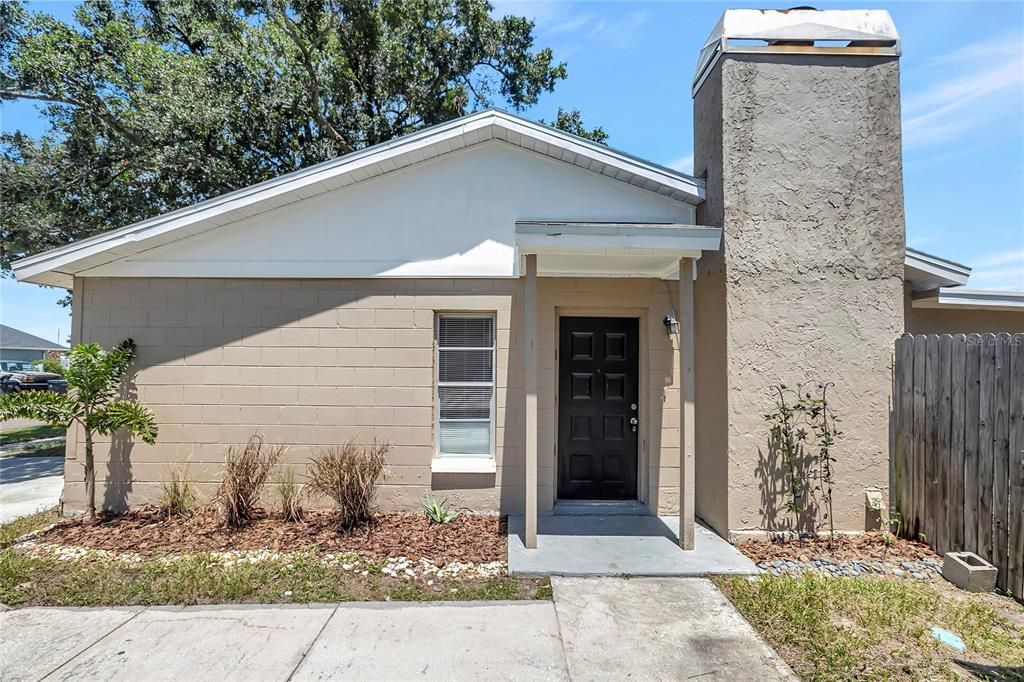 For Sale: $249,900 (2 beds, 2 baths, 900 Square Feet)