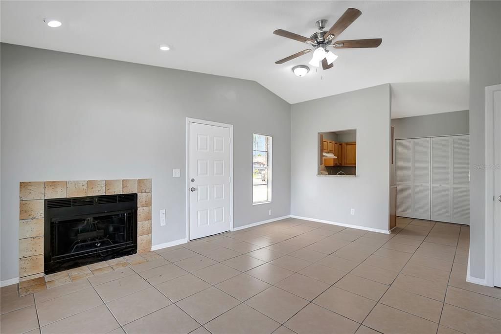 For Sale: $249,900 (2 beds, 2 baths, 900 Square Feet)