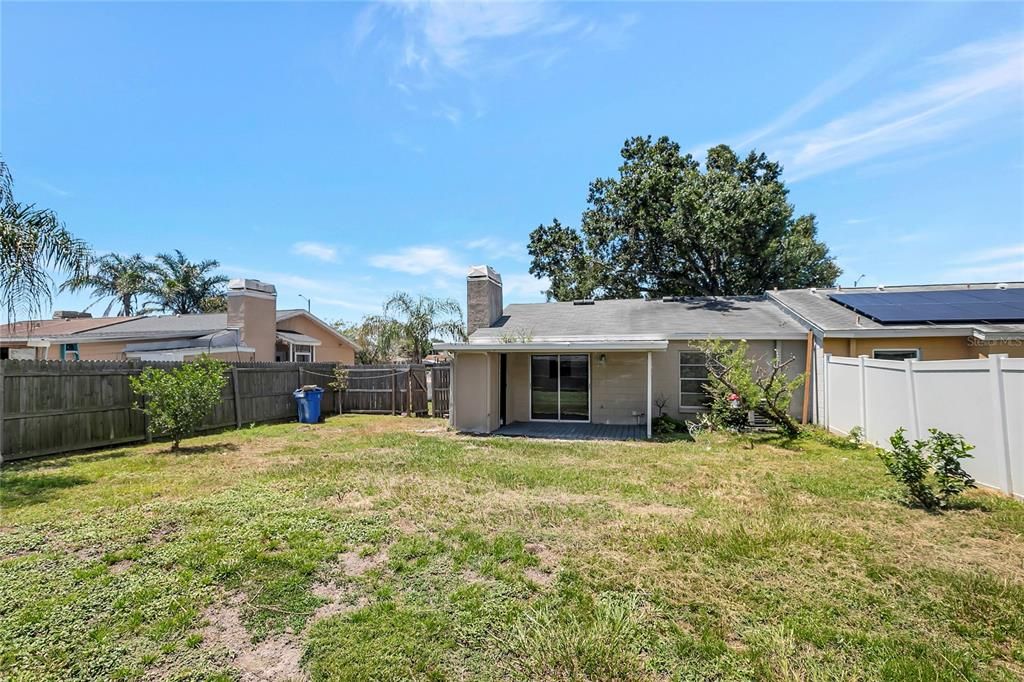 For Sale: $249,900 (2 beds, 2 baths, 900 Square Feet)