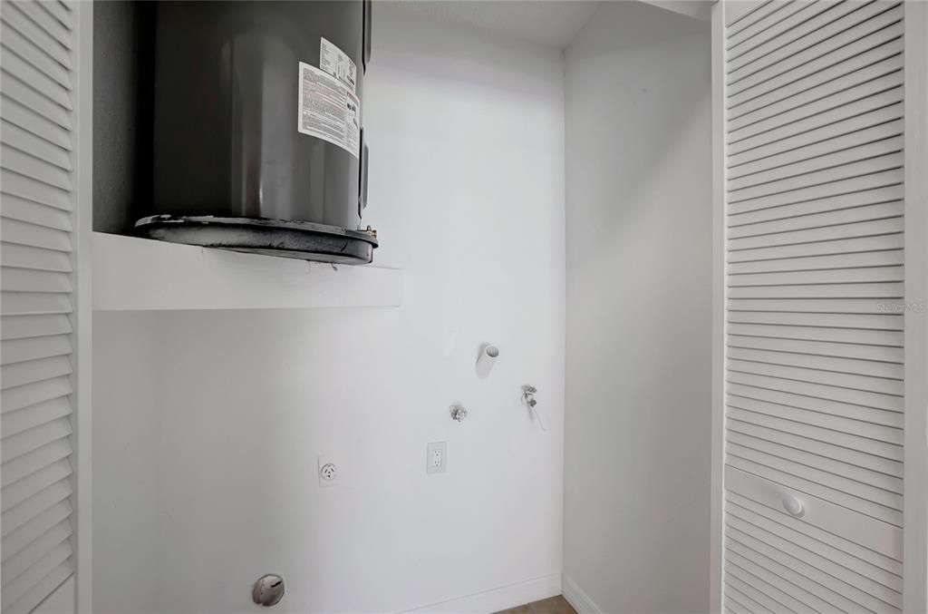 For Sale: $249,900 (2 beds, 2 baths, 900 Square Feet)