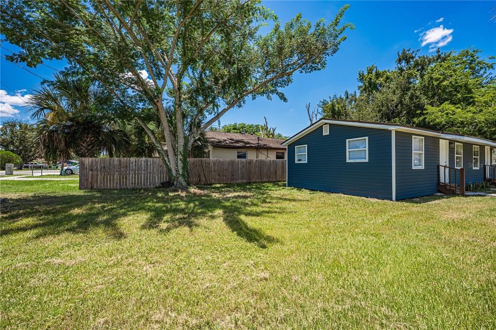For Sale: $275,000 (4 beds, 1 baths, 880 Square Feet)