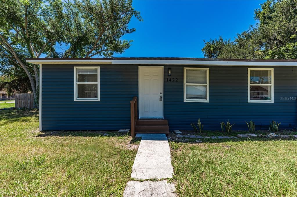For Sale: $275,000 (4 beds, 1 baths, 880 Square Feet)