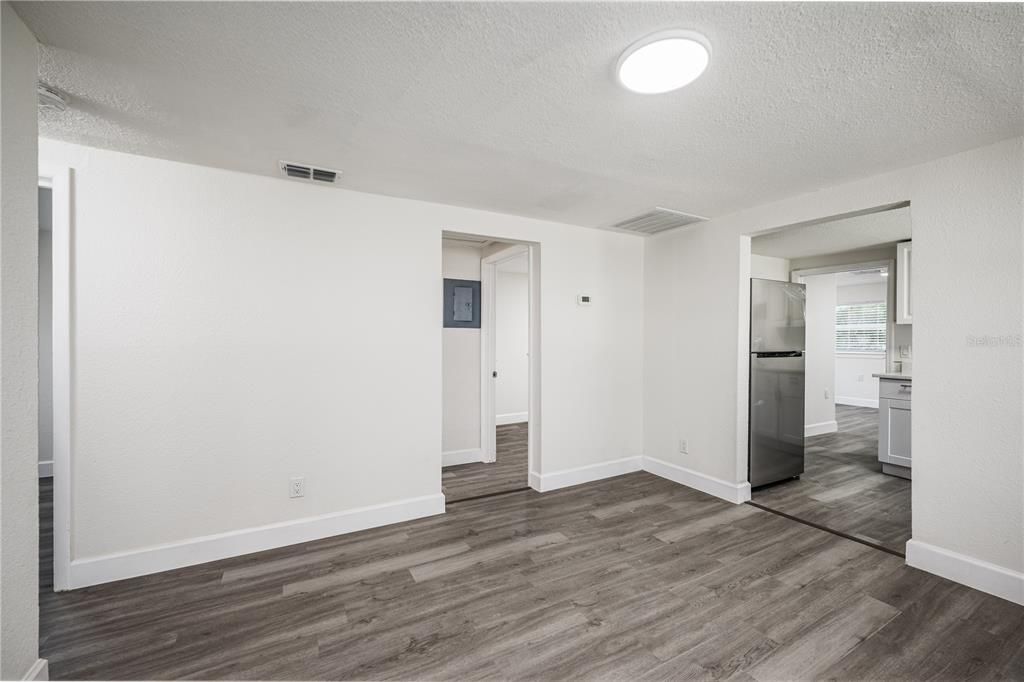 For Sale: $275,000 (4 beds, 1 baths, 880 Square Feet)