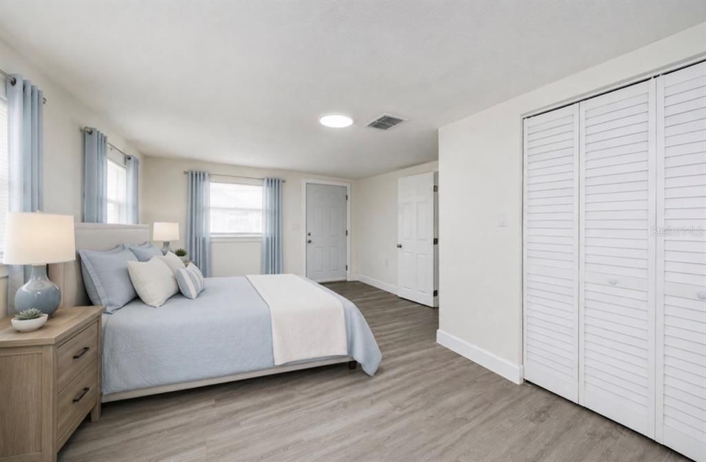 For Sale: $275,000 (4 beds, 1 baths, 880 Square Feet)