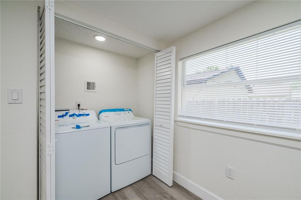 For Sale: $275,000 (4 beds, 1 baths, 880 Square Feet)
