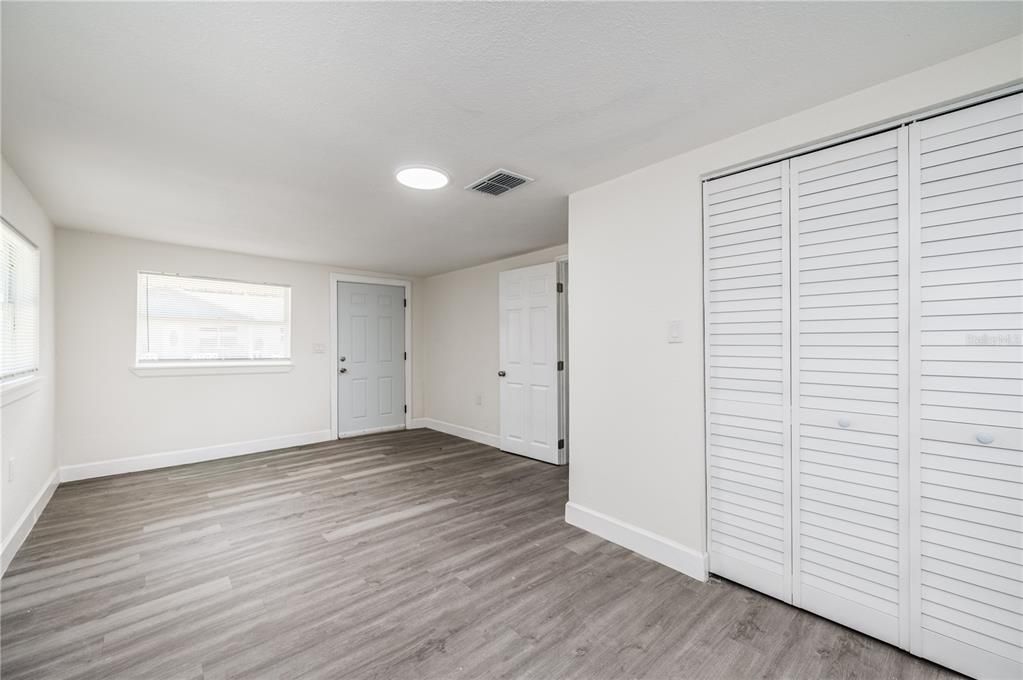 For Sale: $275,000 (4 beds, 1 baths, 880 Square Feet)