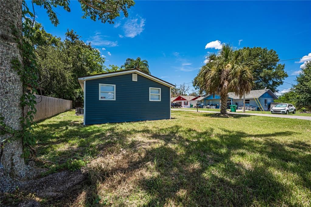 For Sale: $275,000 (4 beds, 1 baths, 880 Square Feet)