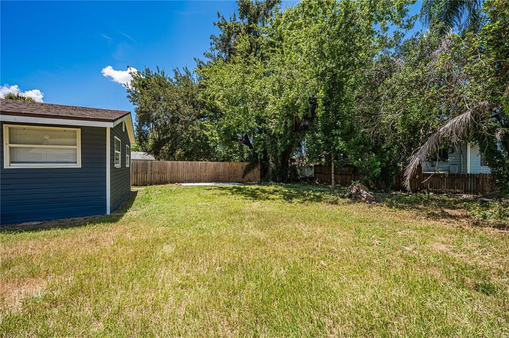 For Sale: $275,000 (4 beds, 1 baths, 880 Square Feet)
