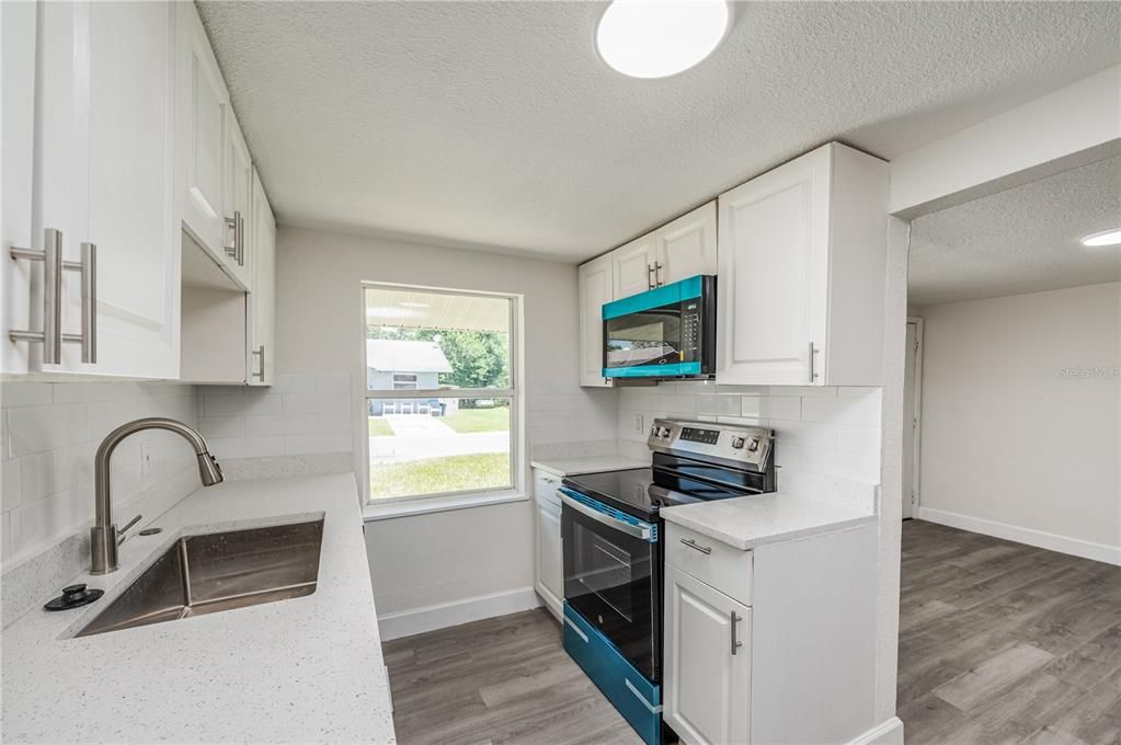 For Sale: $275,000 (4 beds, 1 baths, 880 Square Feet)