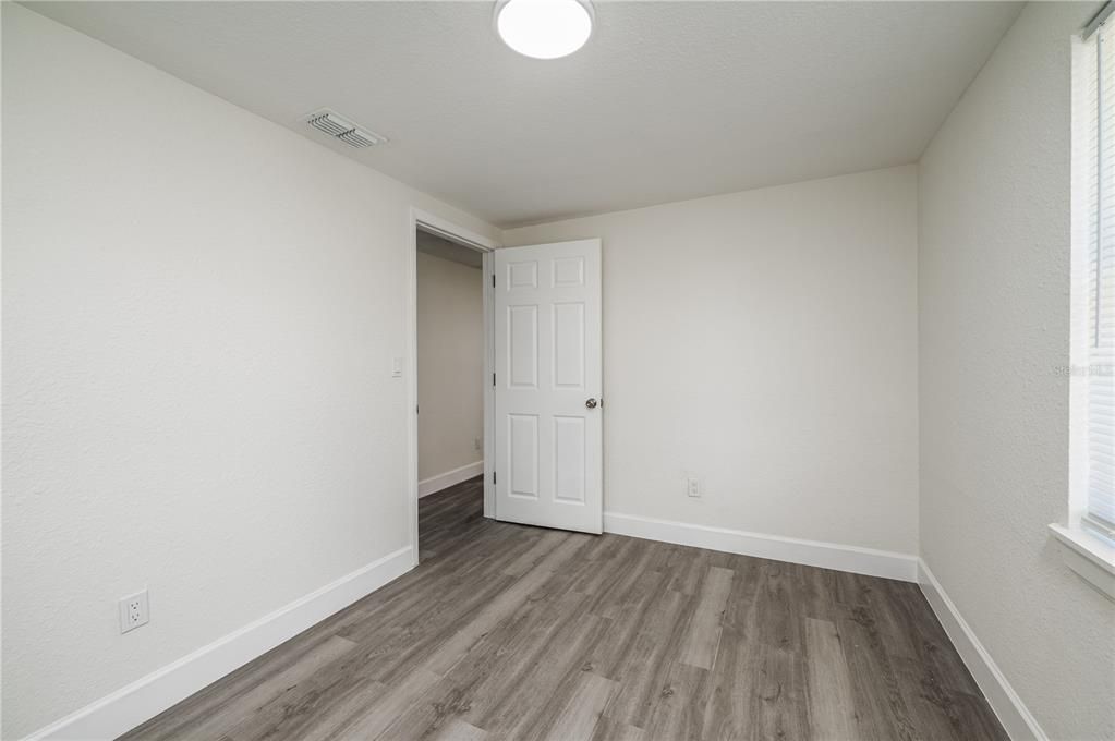 For Sale: $275,000 (4 beds, 1 baths, 880 Square Feet)