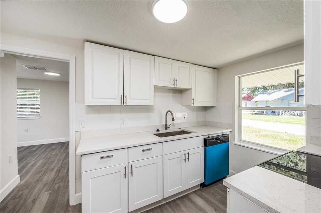 For Sale: $275,000 (4 beds, 1 baths, 880 Square Feet)