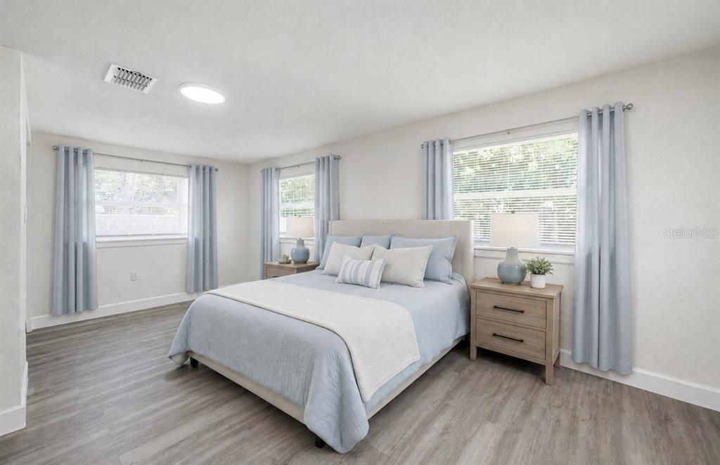 For Sale: $275,000 (4 beds, 1 baths, 880 Square Feet)