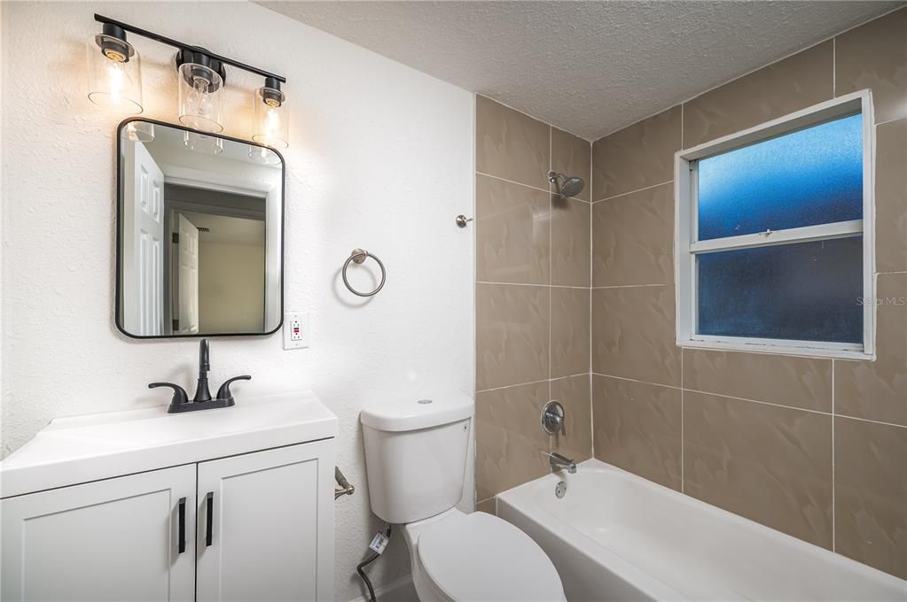 For Sale: $275,000 (4 beds, 1 baths, 880 Square Feet)